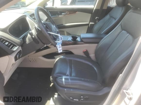 ✅ 2019 Lincoln Nautilus Reserve • VIN: 2LMPJ6LP8KBL14746 • Lot: 60175275. Wystawiony na Copart z przebiegiem 96 405 mil. Bezpłatny archiwum sprzedaży aukcyjnych z USA i szczegółowy raport historii pojazdu na DreamBid. Zdjęcie 7.