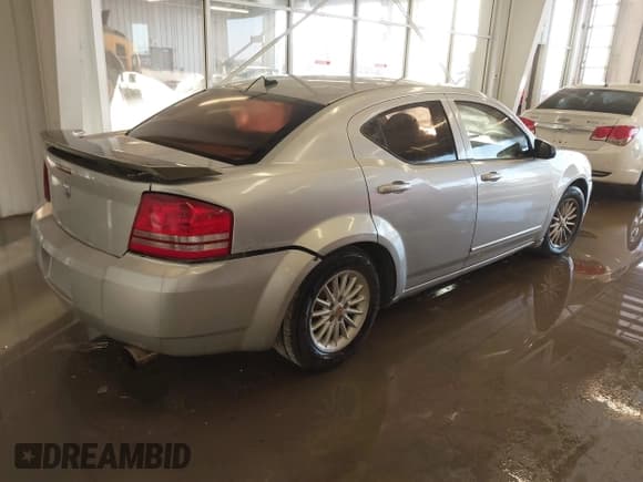 ✅ 2009 Dodge Avenger SE • VIN: 1B3LC46B09N571994 • Lot: 41399307. Wystawiony na IAAI z przebiegiem 172 223 mil. Bezpłatny archiwum sprzedaży aukcyjnych z USA i szczegółowy raport historii pojazdu na DreamBid. Zdjęcie 4.