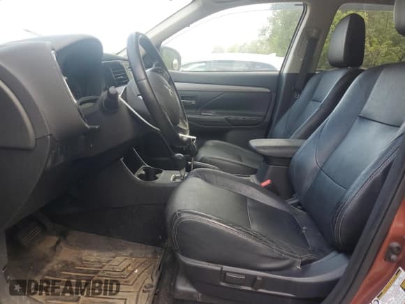 ✅ 2014 Mitsubishi Outlander ES • VIN: JA4AZ2A38EZ602074 • Lot: 69144605. Listed on Copart with 158,865 mi. Free auction sales archive from the USA and detailed vehicle history report at DreamBid. Image 7.