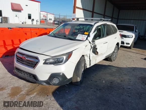 ✅ 2019 Subaru Outback Touring • VIN: 4S4BSETCXK3242989 • Lot: 41739795. Wystawiony na IAAI z przebiegiem 48 946 mil. Bezpłatny archiwum sprzedaży aukcyjnych z USA i szczegółowy raport historii pojazdu na DreamBid. Zdjęcie 18.