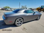 ✅ 2013 Dodge Challenger SXT • VIN: 2C3CDYAG8DH724083 • Лот: 72055595. Опубликован ранее на Copart с пробегом 137 522 миль. Бесплатный доступ к архиву аукционных продаж из США и подробный отчёт об истории автомобиля на DreamBid. Изображение 3.