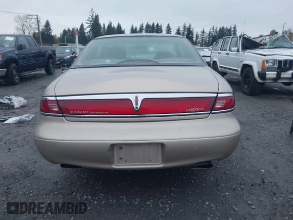 ✅ 1997 Lincoln Mark VIII • VIN: 1LNLM91V0VY678185 • Lot: 43698865. Wystawiony na IAAI z przebiegiem 140 782 mil. Bezpłatny archiwum sprzedaży aukcyjnych z USA i szczegółowy raport historii pojazdu na DreamBid. Zdjęcie 6.