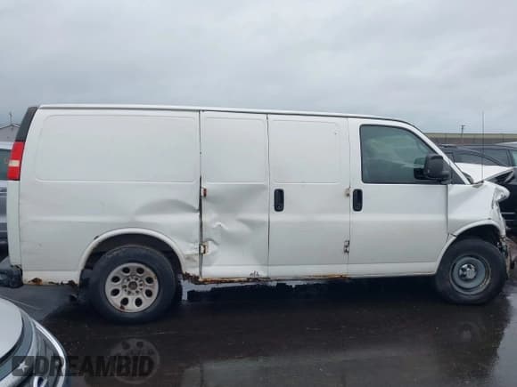 ✅ 2008 Chevrolet Express Cargo • VIN: 1GCFG15X981138949 • Лот: 43794665. Опубликован ранее на IAAI с пробегом 216 089 миль. Бесплатный доступ к архиву аукционных продаж из США и подробный отчёт об истории автомобиля на DreamBid. Изображение 13.