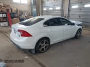 ✅ 2015 Volvo S60 T6 R-Design Platinum • VIN: YV1902THXF2313472 • Lot: 41454201. Wystawiony na IAAI z przebiegiem 64 106 mil. Bezpłatny archiwum sprzedaży aukcyjnych z USA i szczegółowy raport historii pojazdu na DreamBid. Zdjęcie 4.