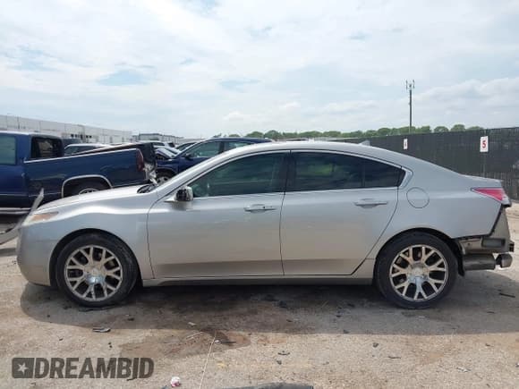 ✅ 2010 Acura TL Technology • VIN: 19UUA8F5XAA016932 • Lot: 43045268. Listed on IAAI with 178,327 mi. Free auction sales archive from the USA and detailed vehicle history report at DreamBid. Image 14.