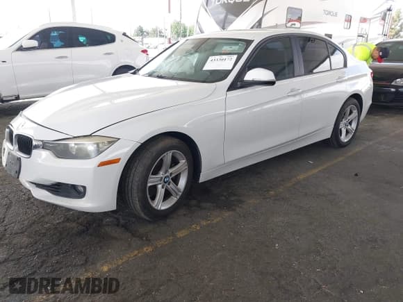 ✅ 2015 BMW 3 Series 328i • VIN: WBA3C1C5XFK123316 • Лот: 43330172. Опубликован ранее на IAAI с пробегом 113 434 миль. Бесплатный доступ к архиву аукционных продаж из США и подробный отчёт об истории автомобиля на DreamBid. Изображение 17.