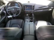 ✅ 2018 Maserati Levante • VIN: ZN661XUA4JX303647 • Лот: 58183995. Опубликован ранее на Copart с пробегом 29 804 миль. Бесплатный доступ к архиву аукционных продаж из США и подробный отчёт об истории автомобиля на DreamBid. Изображение 8.