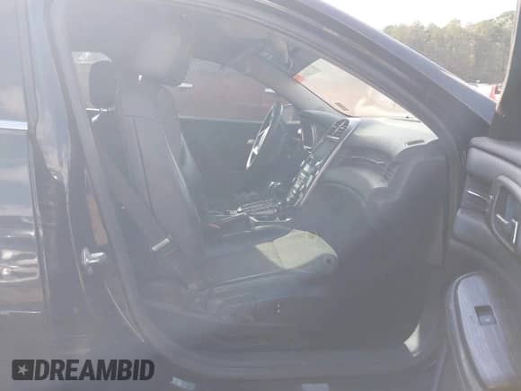 2015 Chevrolet Malibu LT z VIN 1G11C5SL8FF109630, wystawiony jako IAAI lot #43381264 z przebiegiem 124 002 mil mil oraz . Historia ofert i sprzedaży dostępna na DreamBid. Obrazek 5.