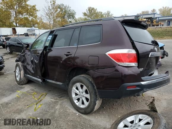 ✅ 2011 Toyota Highlander • VIN: 5TDBK3EH5BS081693 • Лот: 89641795. Опубликован ранее на Copart с пробегом Не указан. Бесплатный доступ к архиву аукционных продаж из США и подробный отчёт об истории автомобиля на DreamBid. Изображение 2.