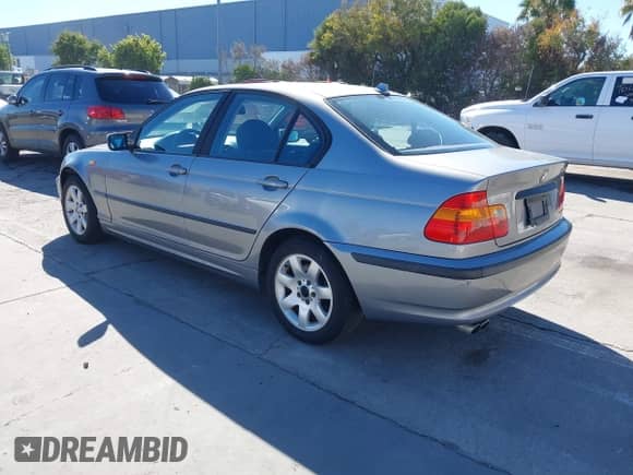 2004 BMW 3 Series 325xi with VIN WBAEU33434PR07538, listed as a IAAI auction lot 43530232 with 132,874 mi miles and . Bid and sale history available at DreamBid. Image 3.