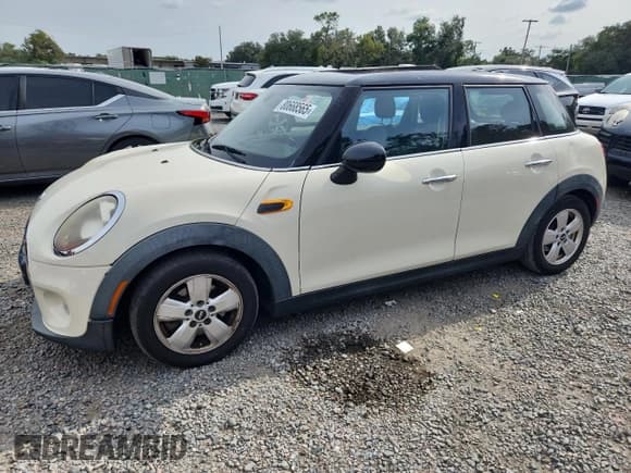 ✅ 2016 MINI Hardtop 4 Door • VIN: WMWXU1C53G2D09864 • Lot: 80668565. Listed on Copart with 106,345 mi. Free auction sales archive from the USA and detailed vehicle history report at DreamBid. Image 1.