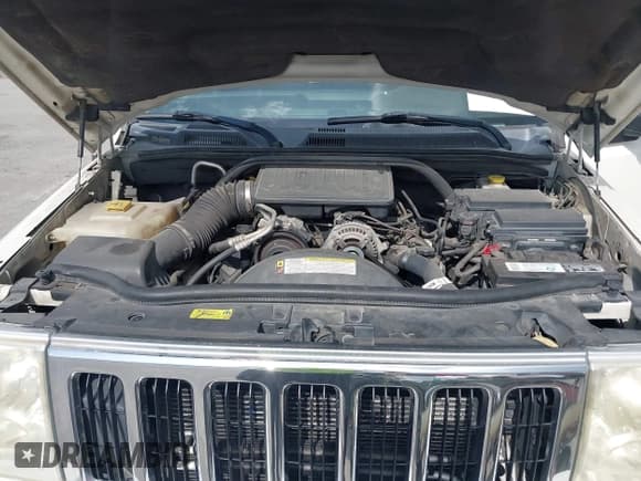 ✅ 2010 Jeep Commander Sport • VIN: 1J4RH4GK4AC140982 • Lot: 42344821. Listed on IAAI with 179,476 mi. Free auction sales archive from the USA and detailed vehicle history report at DreamBid. Image 10.