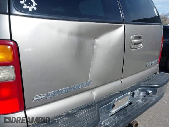 ✅ 2001 Chevrolet Suburban LS • VIN: 3GNFK16T41G147888 • Лот: 41692124. Опубликован ранее на IAAI с пробегом Не указан. Бесплатный доступ к архиву аукционных продаж из США и подробный отчёт об истории автомобиля на DreamBid. Изображение 6.