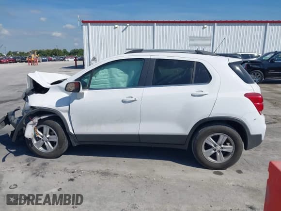 ✅ 2020 Chevrolet Trax LT • VIN: 3GNCJLSBXLL143398 • Lot: 43113837. Wystawiony na IAAI z przebiegiem 100 061 mil. Bezpłatny archiwum sprzedaży aukcyjnych z USA i szczegółowy raport historii pojazdu na DreamBid. Zdjęcie 14.
