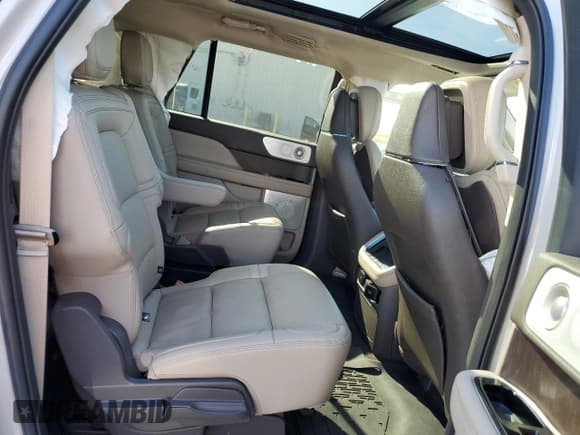 ✅ 2024 Lincoln Navigator Reserve • VIN: 5LMJJ3LG2REL11787 • Lot: 87360185. Wystawiony na Copart z przebiegiem 29 115 mil. Bezpłatny archiwum sprzedaży aukcyjnych z USA i szczegółowy raport historii pojazdu na DreamBid. Zdjęcie 11.