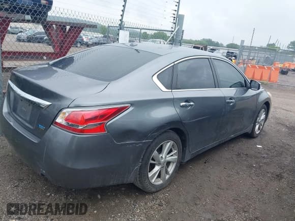 ✅ 2014 Nissan Altima S • VIN: 1N4AL3AP2EC406043 • Lot: 42895137. Listed on IAAI with 214,032 mi. Free auction sales archive from the USA and detailed vehicle history report at DreamBid. Image 13.
