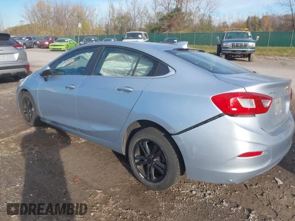 ✅ 2017 Chevrolet Cruze LT • VIN: 1G1BE5SM9H7253143 • Lot: 43561035. Listed on IAAI with 94,035 mi. Free auction sales archive from the USA and detailed vehicle history report at DreamBid. Image 3.
