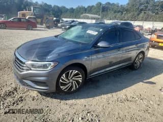 ✅ 2020 Volkswagen Jetta SEL Premium • VIN: 3VWGB7BU9LM063730 • Lot: 82142955. Wystawiony na Copart z przebiegiem 46 739 mil. Bezpłatny archiwum sprzedaży aukcyjnych z USA i szczegółowy raport historii pojazdu na DreamBid. Zdjęcie 1.