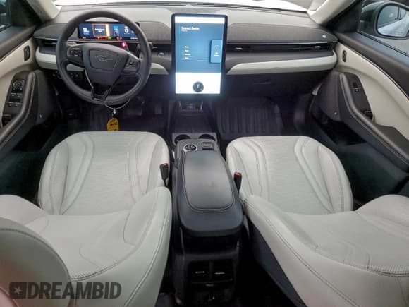 ✅ 2023 Ford Mustang Mach-E Premium • VIN: 3FMTK3RM0PMA39768 • Лот: 95968205. Опубликован ранее на Copart с пробегом 52 182 миль. Бесплатный доступ к архиву аукционных продаж из США и подробный отчёт об истории автомобиля на DreamBid. Изображение 8.