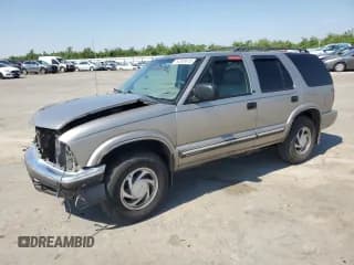 ✅ 2001 Chevrolet Blazer LT • VIN: 1GNDT13W012145776 • Lot: 54365815. Wystawiony na Copart z przebiegiem 191 396 mil. Bezpłatny archiwum sprzedaży aukcyjnych z USA i szczegółowy raport historii pojazdu na DreamBid. Zdjęcie 1.
