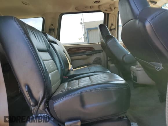 ✅ 2005 Ford Excursion Eddie Bauer • VIN: 1FMNU45S45EB52638 • Lot: 56844915. Listed on Copart with 213,252 mi. Free auction sales archive from the USA and detailed vehicle history report at DreamBid. Image 11.