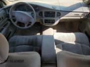 ✅ 2000 Buick Century Custom • VIN: 2G4WS52J8Y1147802 • Lot: 70335864. Wystawiony na Copart z przebiegiem 268 515 mil. Bezpłatny archiwum sprzedaży aukcyjnych z USA i szczegółowy raport historii pojazdu na DreamBid. Zdjęcie 8.