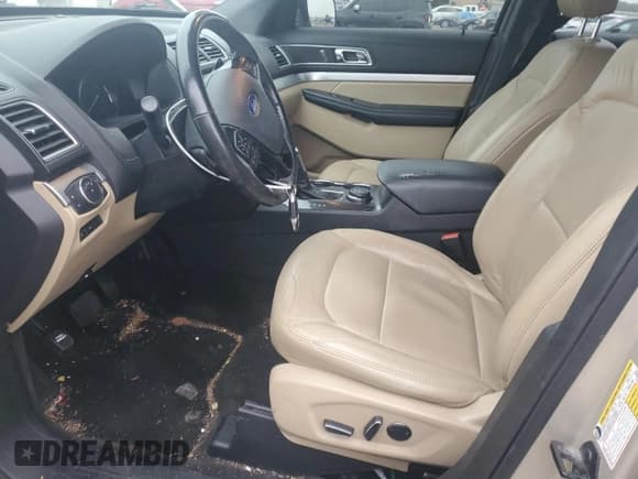 ✅ 2017 Ford Explorer XLT • VIN: 1FM5K8D82HGE29086 • Lot: 82785005. Wystawiony na Copart z przebiegiem 103 443 mil. Bezpłatny archiwum sprzedaży aukcyjnych z USA i szczegółowy raport historii pojazdu na DreamBid. Zdjęcie 7.