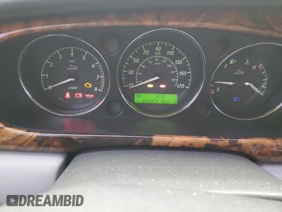 ✅ 2005 Jaguar XJ 8 LWB • VIN: SAJWA79CX5SG35319 • Лот: 49321465. Опубликован ранее на Copart с пробегом 182 834 миль. Бесплатный доступ к архиву аукционных продаж из США и подробный отчёт об истории автомобиля на DreamBid. Изображение 9.