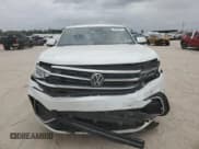 ✅ 2022 Volkswagen Atlas SEL R-Line • VIN: 1V2SE2CA8NC218248 • Lot: 48196275. Wystawiony na Copart z przebiegiem 28 922 mil. Bezpłatny archiwum sprzedaży aukcyjnych z USA i szczegółowy raport historii pojazdu na DreamBid. Zdjęcie 5.