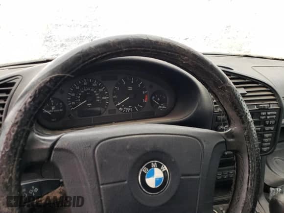 1998 BMW 3 Series 328i z VIN WBACD4323WAV62464, wystawiony jako Copart lot #66717014 z przebiegiem Nie podano mil oraz Czysty tytuł • Clean title. Historia ofert i sprzedaży dostępna na DreamBid. Obrazek 9.