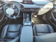 ✅ 2023 Mazda 3 S Premium • VIN: JM1BPBMM8P1616417 • Лот: 91667185. Опубликован ранее на Copart с пробегом Не указан. Бесплатный доступ к архиву аукционных продаж из США и подробный отчёт об истории автомобиля на DreamBid. Изображение 8.