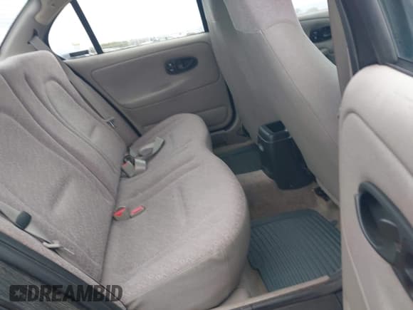 ✅ 2002 Saturn SL • VIN: 1G8ZH52812Z260075 • Lot: 42173876. Wystawiony na IAAI z przebiegiem 82 954 mil. Bezpłatny archiwum sprzedaży aukcyjnych z USA i szczegółowy raport historii pojazdu na DreamBid. Zdjęcie 8.