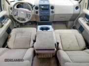 ✅ 2006 Ford F-150 XLT • VIN: 1FTRW12W26KE05190 • Lot: 65814045. Wystawiony na Copart z przebiegiem 233 514 mil. Bezpłatny archiwum sprzedaży aukcyjnych z USA i szczegółowy raport historii pojazdu na DreamBid. Zdjęcie 8.