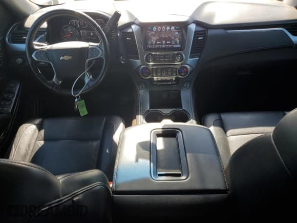 ✅ 2018 Chevrolet Suburban LT • VIN: 1GNSKHKC3JR282499 • Lot: 82163735. Wystawiony na Copart z przebiegiem 107 147 mil. Bezpłatny archiwum sprzedaży aukcyjnych z USA i szczegółowy raport historii pojazdu na DreamBid. Zdjęcie 8.