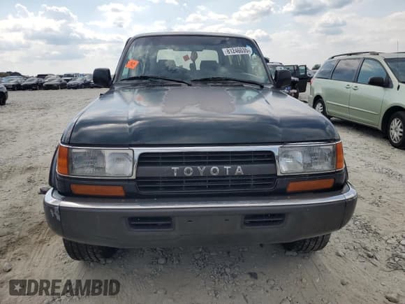 ✅ 1994 Toyota Land Cruiser • VIN: JT3DJ81W2R0084209 • Lot: 81246035. Wystawiony na Copart z przebiegiem 267 538 mil. Bezpłatny archiwum sprzedaży aukcyjnych z USA i szczegółowy raport historii pojazdu na DreamBid. Zdjęcie 5.