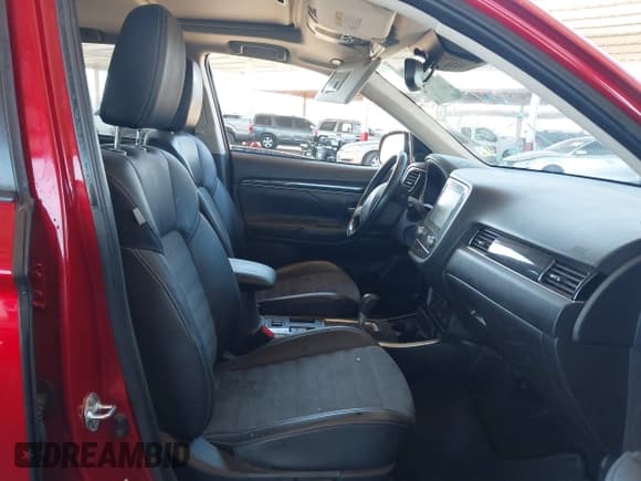 ✅ 2020 Mitsubishi Outlander SE • VIN: JA4AD3A33LZ009031 • Lot: 42154484. Wystawiony na IAAI z przebiegiem 39 803 mil. Bezpłatny archiwum sprzedaży aukcyjnych z USA i szczegółowy raport historii pojazdu na DreamBid. Zdjęcie 5.