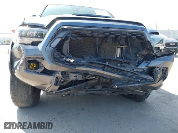 ✅ 2021 Toyota Tacoma SR5 • VIN: 5TFAZ5CN0MX112812 • Lot: 43492624. Wystawiony na IAAI z przebiegiem 59 113 mil. Bezpłatny archiwum sprzedaży aukcyjnych z USA i szczegółowy raport historii pojazdu na DreamBid. Zdjęcie 6.