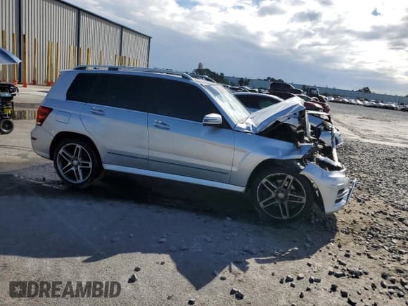 ✅ 2014 Mercedes-Benz GLK 350 • VIN: WDCGG8JB7EG172415 • Lot: 86619905. Wystawiony na Copart z przebiegiem 69 947 mil. Bezpłatny archiwum sprzedaży aukcyjnych z USA i szczegółowy raport historii pojazdu na DreamBid. Zdjęcie 4.