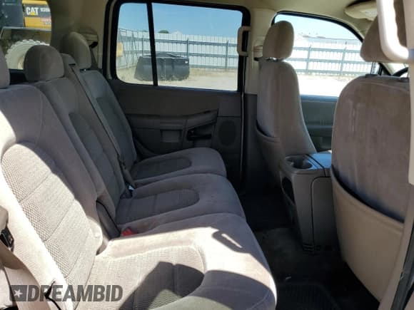 ✅ 2005 Ford Explorer XLT • VIN: 1FMZU73E85ZA18224 • Lot: 55855745. Wystawiony na Copart z przebiegiem Nie podano. Bezpłatny archiwum sprzedaży aukcyjnych z USA i szczegółowy raport historii pojazdu na DreamBid. Zdjęcie 11.