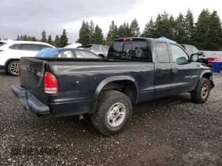 2000 Dodge Dakota Sport z VIN 1B7GG22N7YS611495, wystawiony jako Copart lot #77156084 z przebiegiem 179 247 mil mil oraz Szkoda całkowita • Salvage title. Historia ofert i sprzedaży dostępna na DreamBid. Obrazek 3.