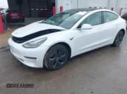 ✅ 2020 Tesla Model 3 Standard Range Plus • VIN: 5YJ3E1EA7LF599054 • Lot: 42359723. Wystawiony na IAAI z przebiegiem 104 088 mil. Bezpłatny archiwum sprzedaży aukcyjnych z USA i szczegółowy raport historii pojazdu na DreamBid. Zdjęcie 2.