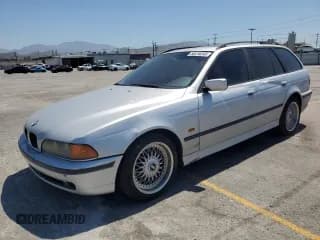 ✅ 2000 BMW 5 Series 528i • VIN: WBADP6347YBV65132 • Лот: 56418245. Опубликован ранее на Copart с пробегом 251 535 миль. Бесплатный доступ к архиву аукционных продаж из США и подробный отчёт об истории автомобиля на DreamBid. Изображение 1.