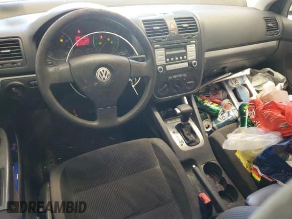 ✅ 2009 Volkswagen Jetta S • VIN: 3VWJZ71K99M010312 • Лот: 84917885. Опубликован ранее на Copart с пробегом 142 057 миль. Бесплатный доступ к архиву аукционных продаж из США и подробный отчёт об истории автомобиля на DreamBid. Изображение 8.