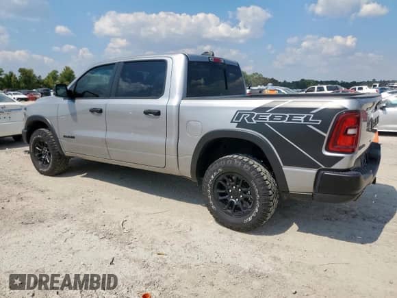 2025 Ram 1500 Rebel z VIN 1C6SRFLP5SN521500, wystawiony jako Copart lot #84731065 z przebiegiem 15 845 mil mil oraz Szkoda całkowita • Salvage title. Historia ofert i sprzedaży dostępna na DreamBid. Obrazek 2.