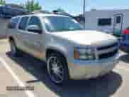 2014 Chevrolet Suburban LT z VIN 1GNSCJE05ER117100, wystawiony jako IAAI lot #42624986 z przebiegiem 198 729 mil mil oraz . Historia ofert i sprzedaży dostępna na DreamBid. Obrazek 1.