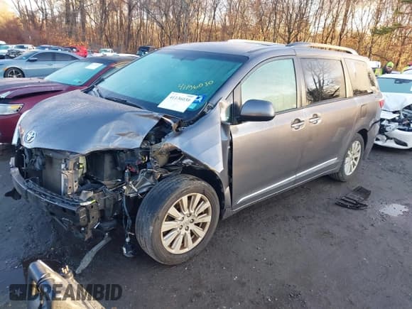✅ 2017 Toyota Sienna XLE • VIN: 5TDDZ3DC3HS171329 • Lot: 41136030. Listed on IAAI with 115,990 mi. Free auction sales archive from the USA and detailed vehicle history report at DreamBid. Image 2.