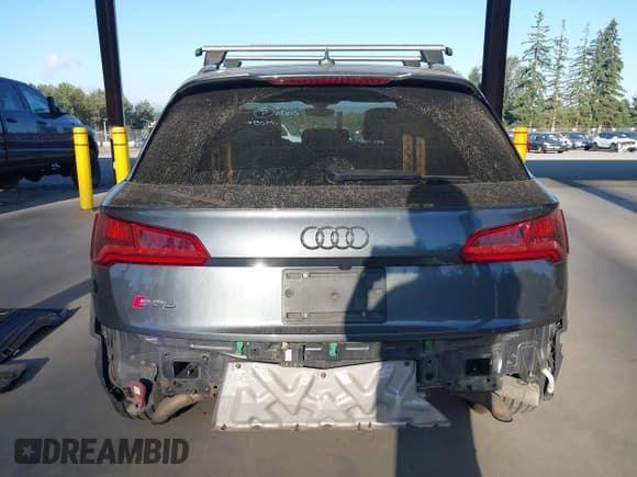 ✅ 2018 Audi SQ5 Premium Plus • VIN: WA1A4AFY1J2144233 • Lot: 43209974. Wystawiony na IAAI z przebiegiem 84 814 mil. Bezpłatny archiwum sprzedaży aukcyjnych z USA i szczegółowy raport historii pojazdu na DreamBid. Zdjęcie 17.