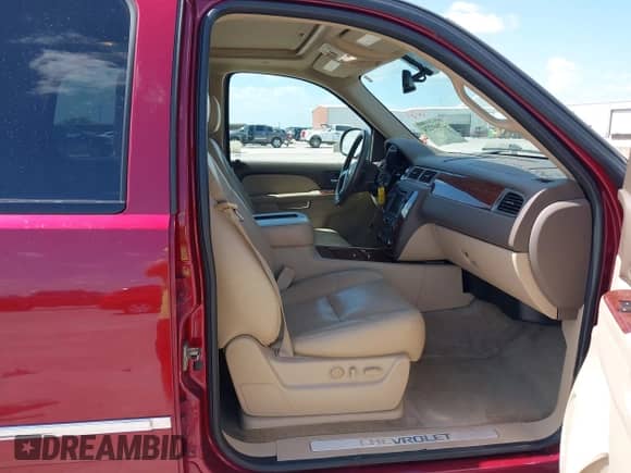 2011 Chevrolet Tahoe LTZ с VIN 1GNSKCE02BR275520, выставлен на аукционе IAAI как лот 42849224 с пробегом 131 501 миль миль и . История ставок и продаж доступна на DreamBid. Изображение 5.