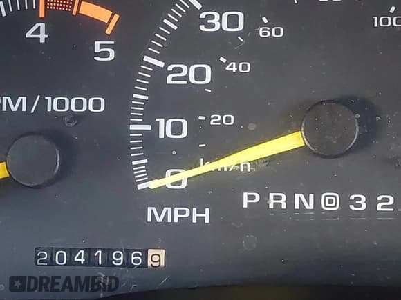 ✅ 1998 Chevrolet Suburban • VIN: 3GNFK16R5WG123384 • Lot: 43469980. Listed on IAAI with 204,196 mi. Free auction sales archive from the USA and detailed vehicle history report at DreamBid. Image 15.