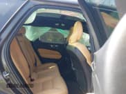 ✅ 2020 Volvo XC60 Momentum • VIN: YV4102RK9L1511710 • Lot: 42074621. Listed on IAAI with 29,960 mi. Free auction sales archive from the USA and detailed vehicle history report at DreamBid. Image 8.